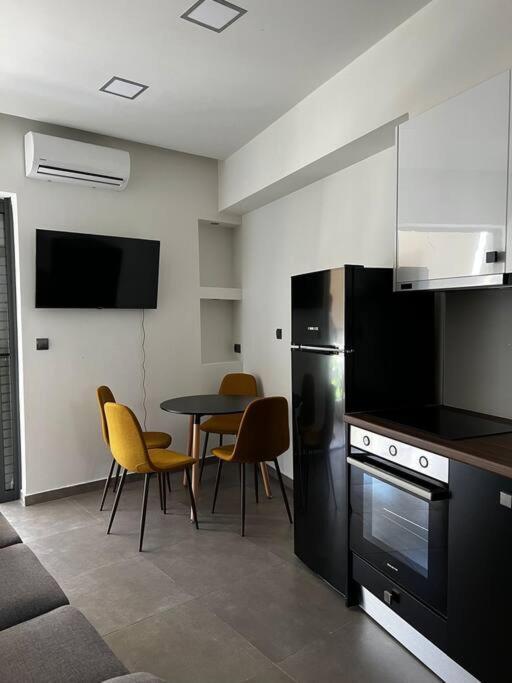 Faronita - Luxury Apt In The Heart Of 칼라마타 외부 사진