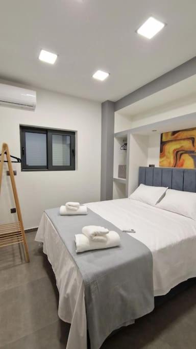 Faronita - Luxury Apt In The Heart Of 칼라마타 외부 사진