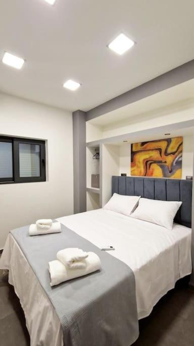 Faronita - Luxury Apt In The Heart Of 칼라마타 외부 사진