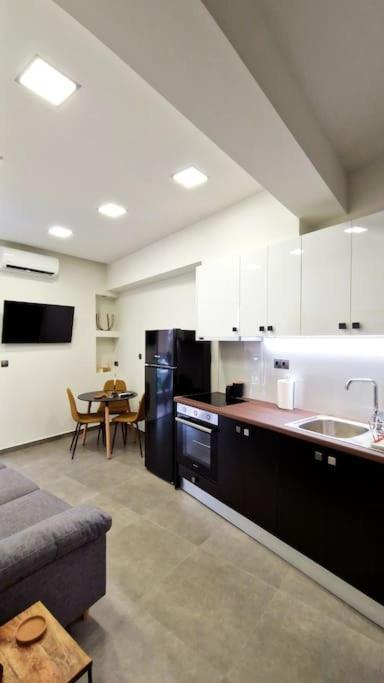 Faronita - Luxury Apt In The Heart Of 칼라마타 외부 사진