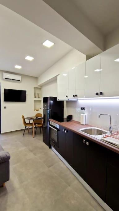 Faronita - Luxury Apt In The Heart Of 칼라마타 외부 사진